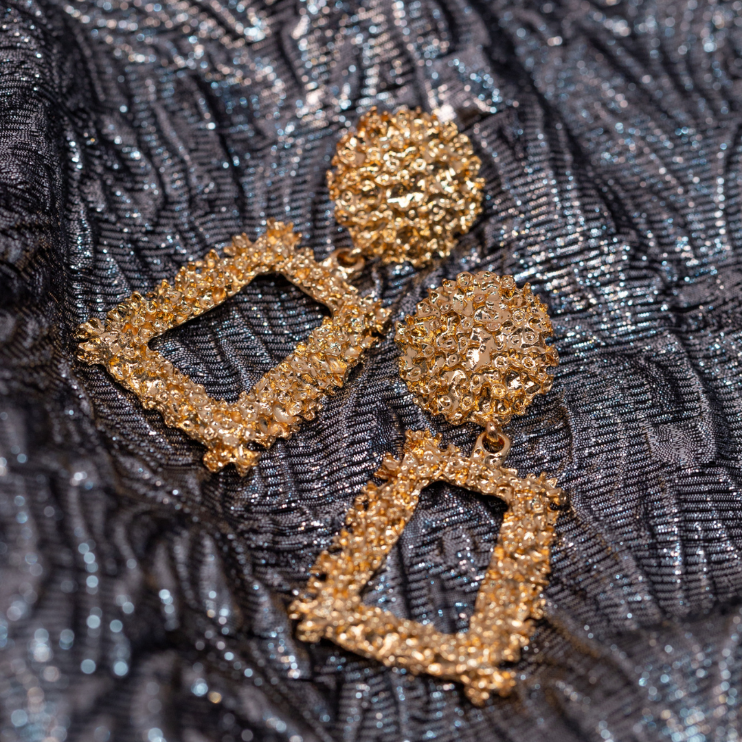 Gold maxi pendant dangles