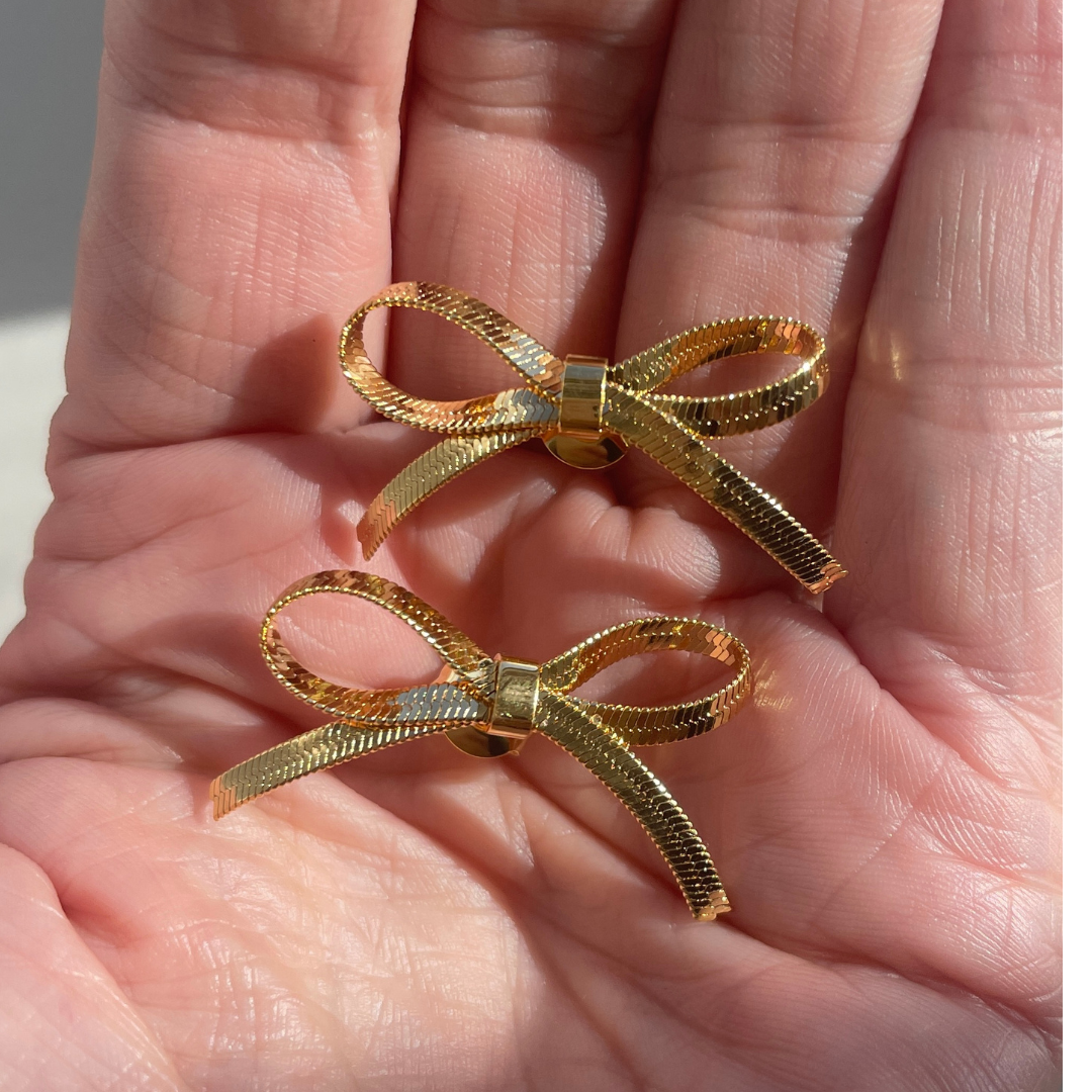 POLLY golden bow stud earrings