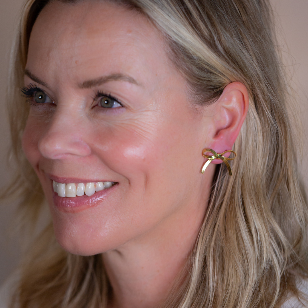 POLLY golden bow stud earrings