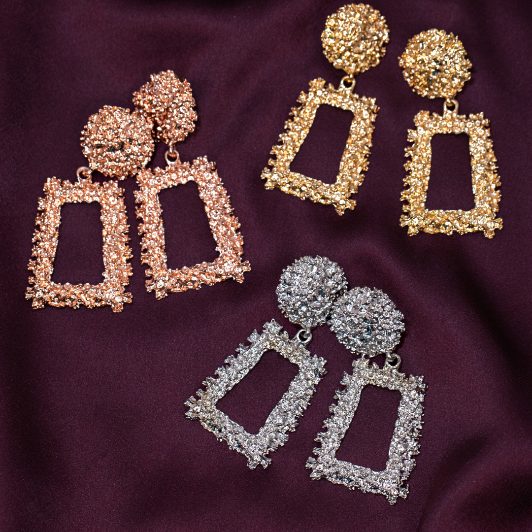 Gold maxi pendant dangles