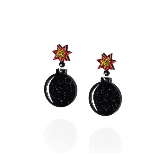 Flash-boom pendant dangles