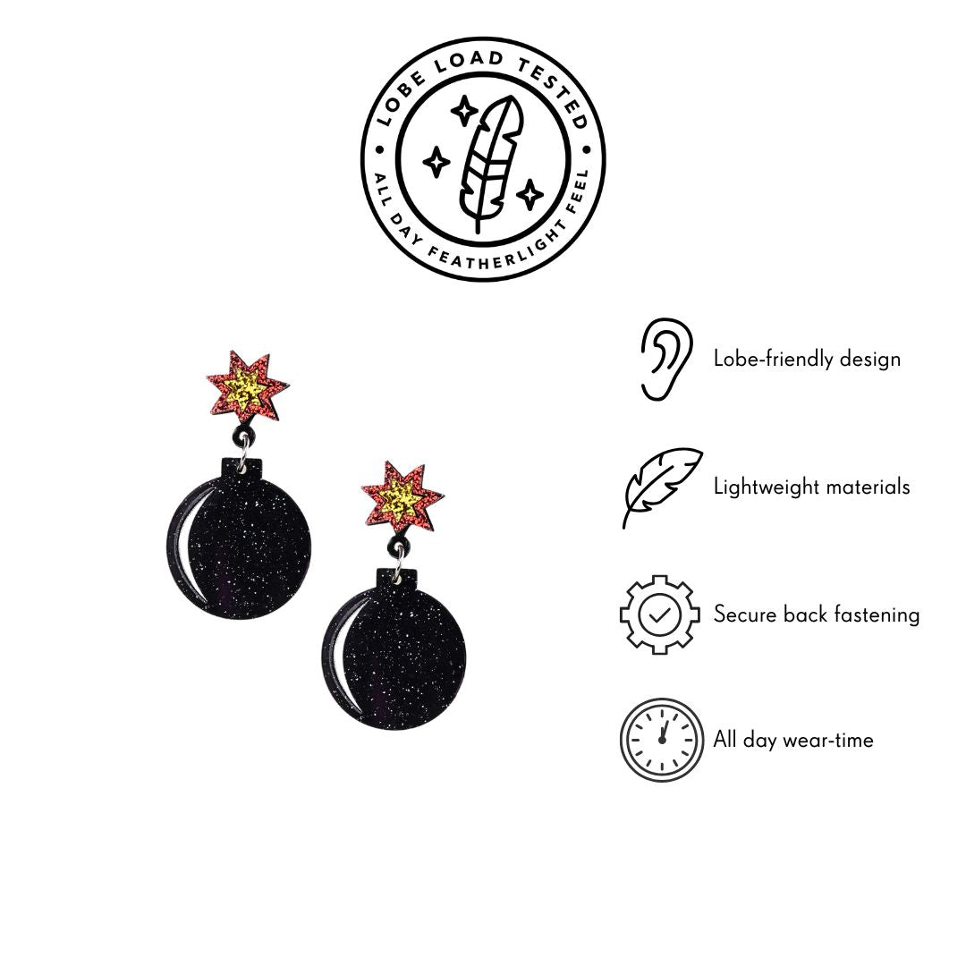 Flash-boom pendant dangles